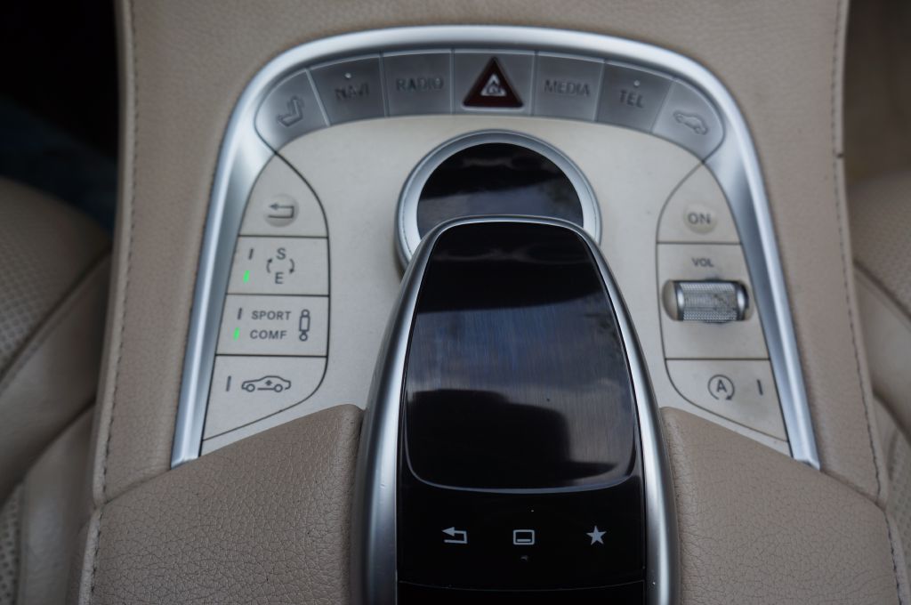 Photo 43 of this MERCEDES-BENZ S-CLASS