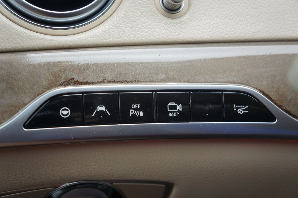 Photo 45 of this MERCEDES-BENZ S-CLASS