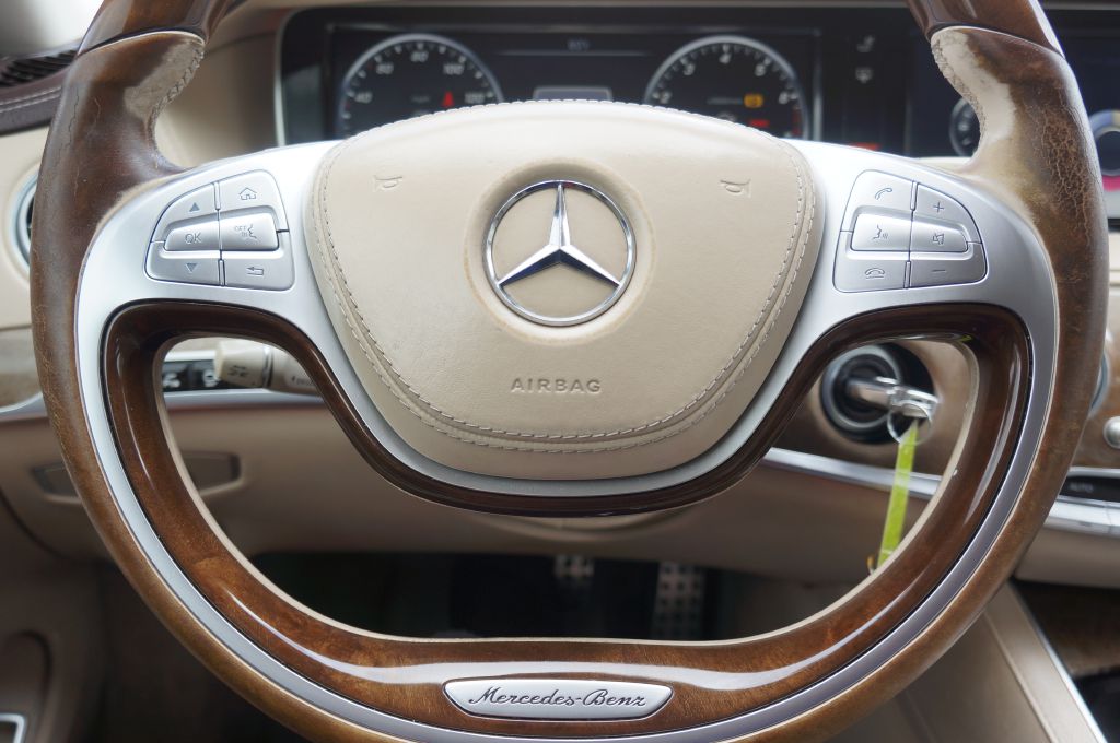 Photo 47 of this MERCEDES-BENZ S-CLASS
