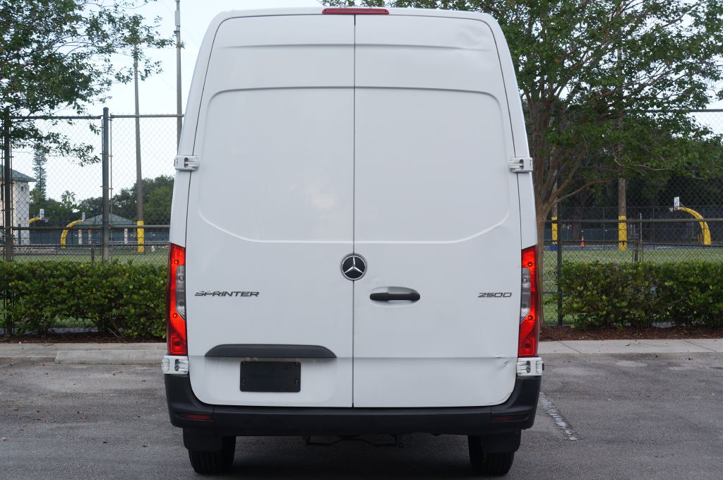 Photo 9 of this MERCEDES-BENZ SPRINTER HR