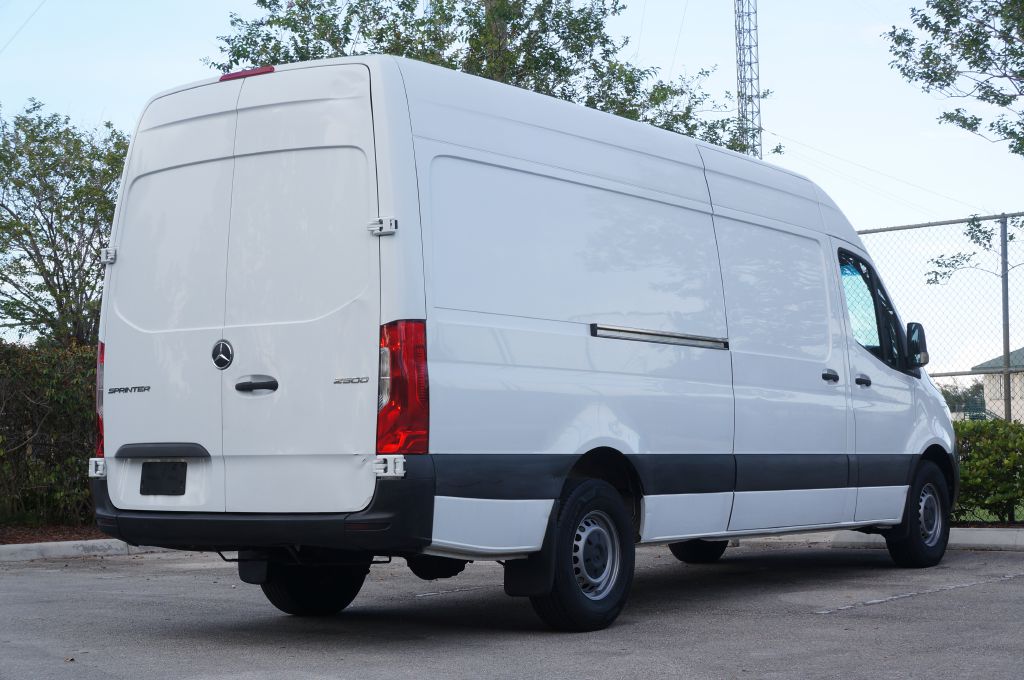 Photo 11 of this MERCEDES-BENZ SPRINTER HR