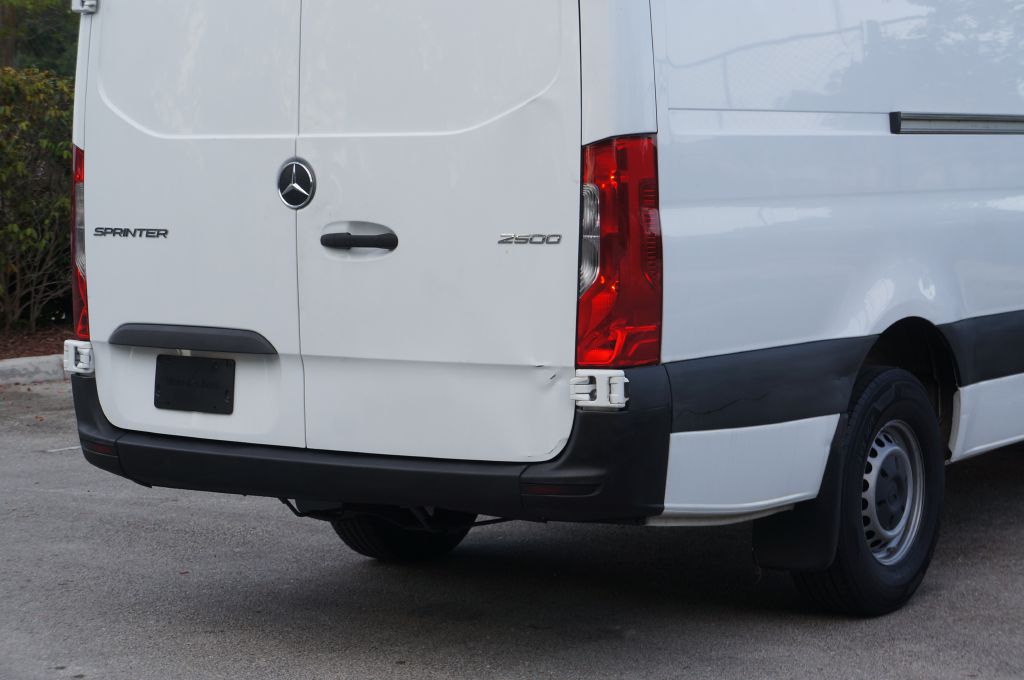 Photo 14 of this MERCEDES-BENZ SPRINTER HR