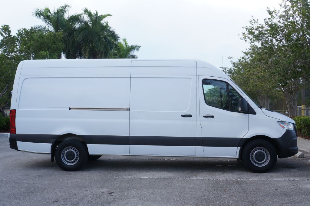 Photo 12 of this MERCEDES-BENZ SPRINTER HR