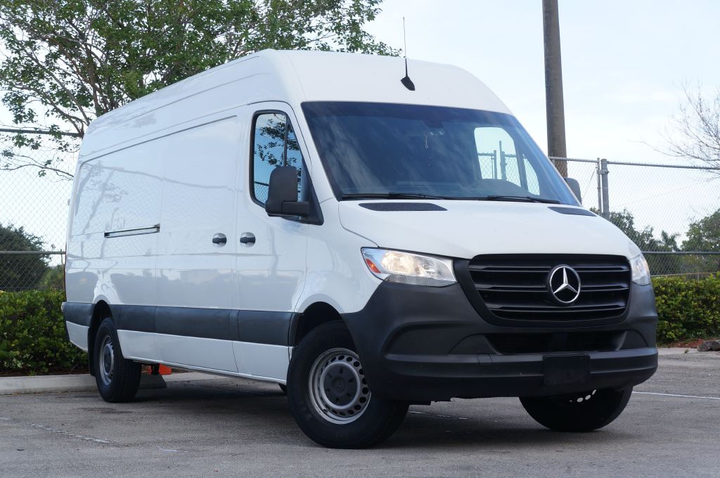 Photo 5 of this MERCEDES-BENZ SPRINTER HR
