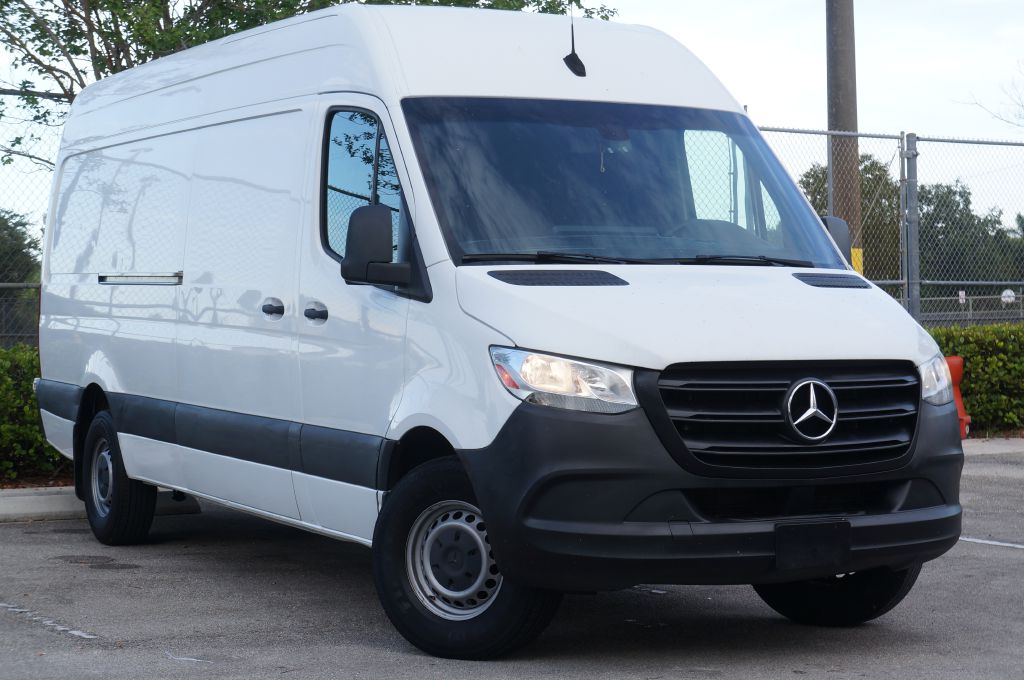 Photo 6 of this MERCEDES-BENZ SPRINTER HR