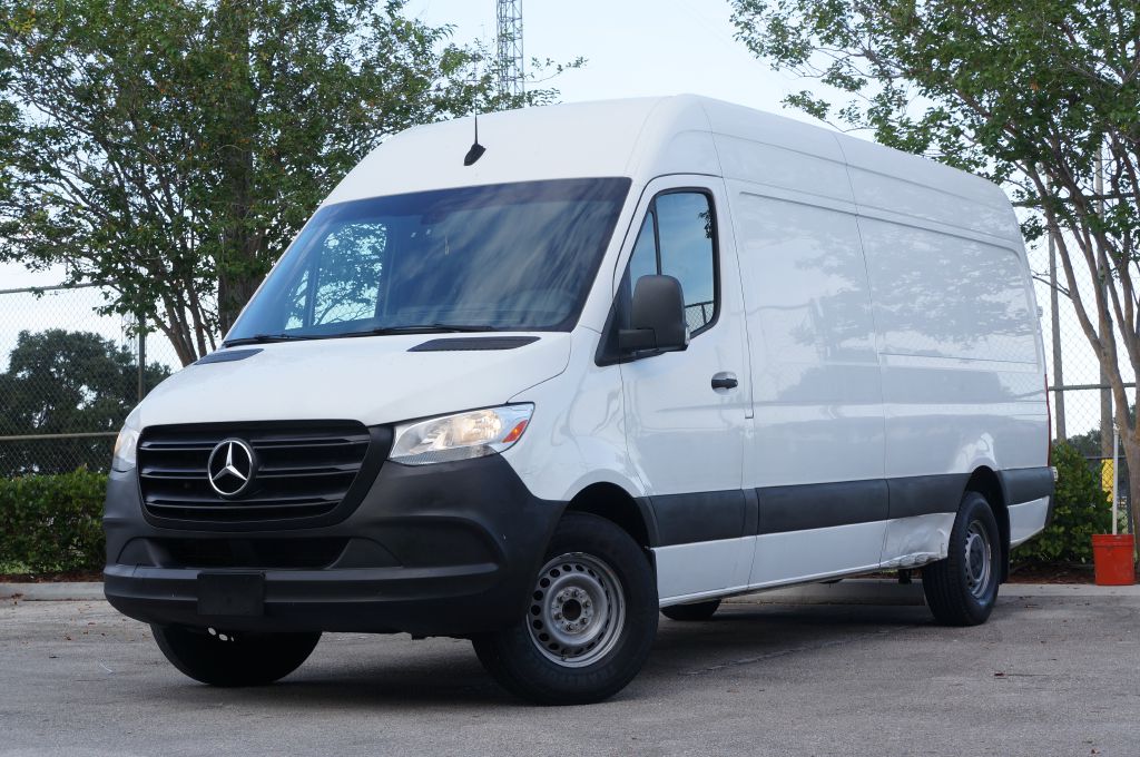 Photo 2 of this MERCEDES-BENZ SPRINTER HR