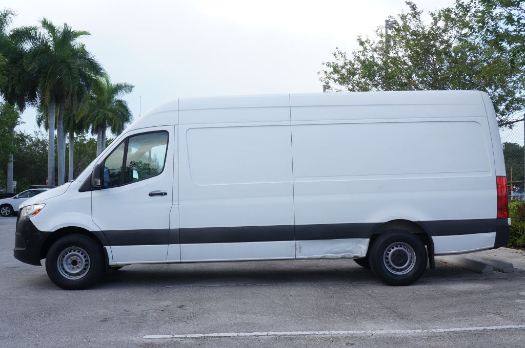 Photo 7 of this MERCEDES-BENZ SPRINTER HR