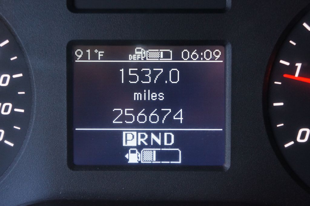 Photo 40 of this MERCEDES-BENZ SPRINTER HR