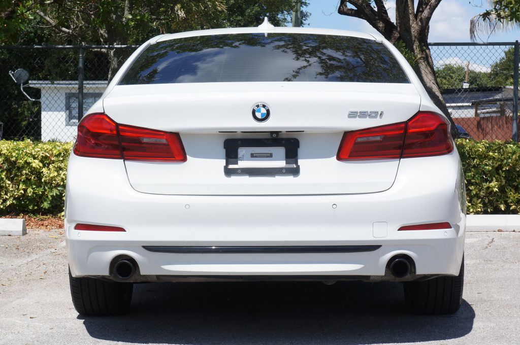 Photo 9 of this BMW 530I