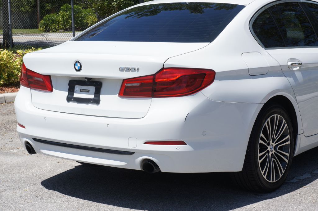Photo 14 of this BMW 530I