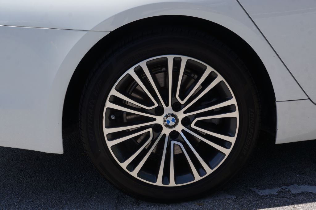 Photo 18 of this BMW 530I