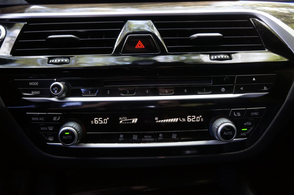 Photo 38 of this BMW 530I