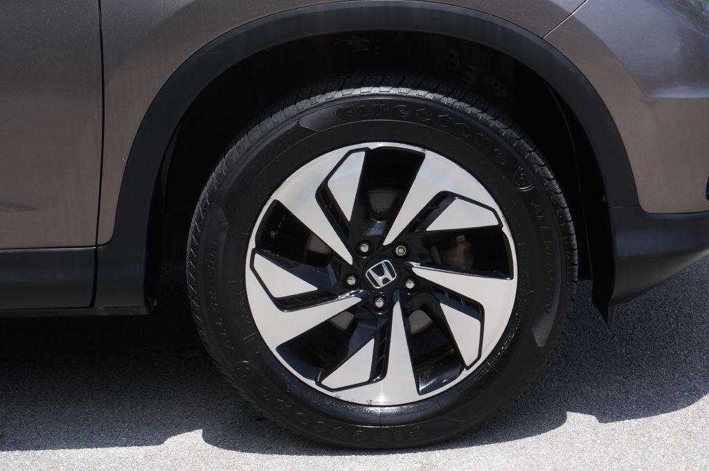 Photo 17 of this HONDA CR-V TOURING