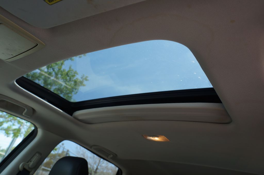 Photo 25 of this HONDA CR-V TOURING