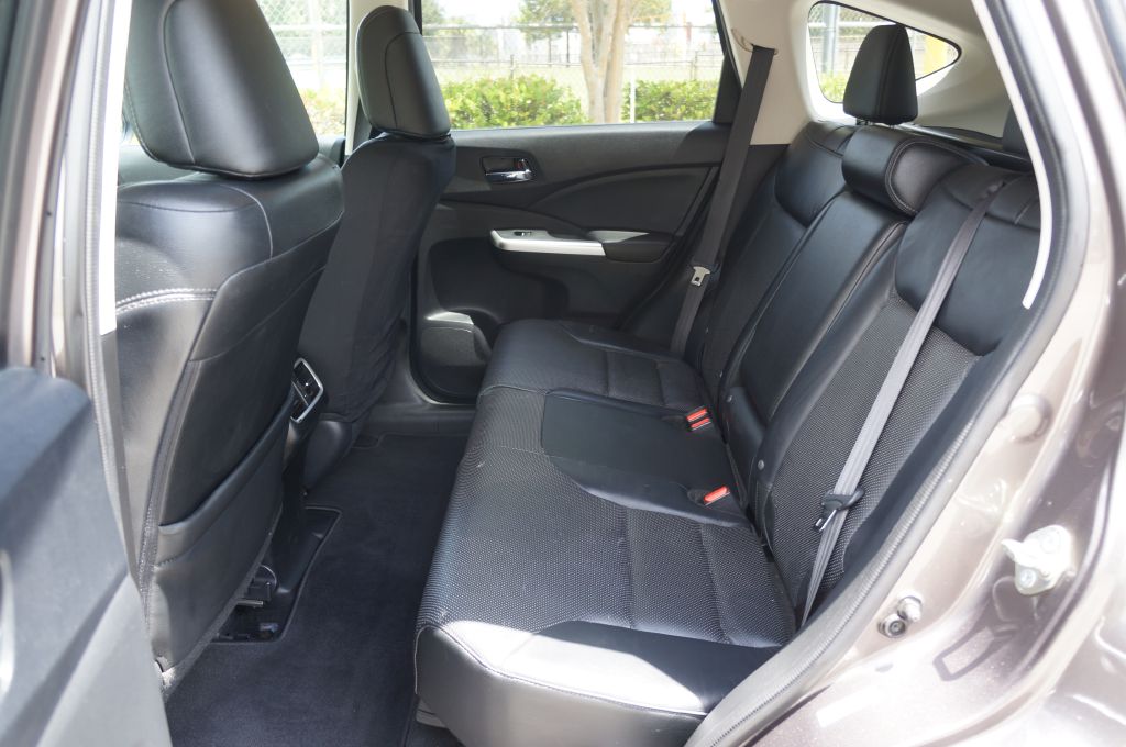 Photo 24 of this HONDA CR-V TOURING
