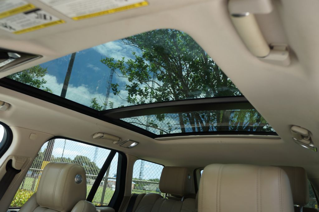 Photo 30 of this LAND ROVER RANGE ROVER SUP