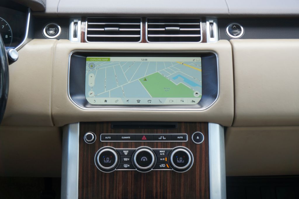 Photo 33 of this LAND ROVER RANGE ROVER SUP
