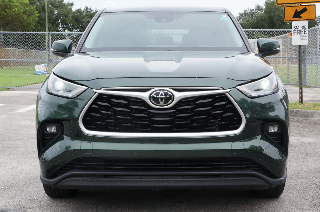 Photo 3 of this TOYOTA HIGHLANDER LE