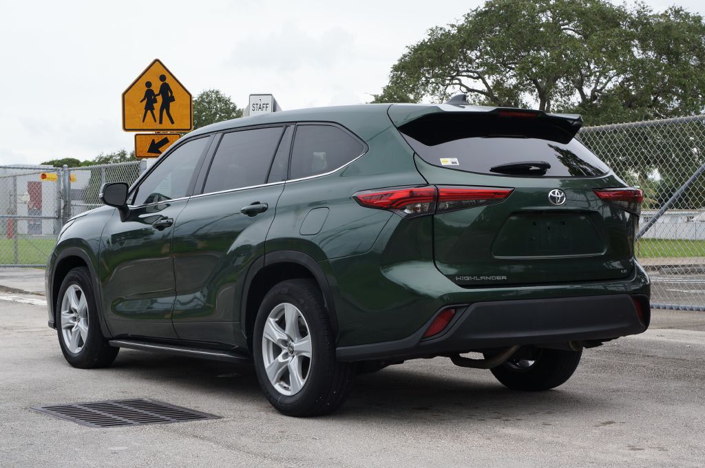 Photo 7 of this TOYOTA HIGHLANDER LE