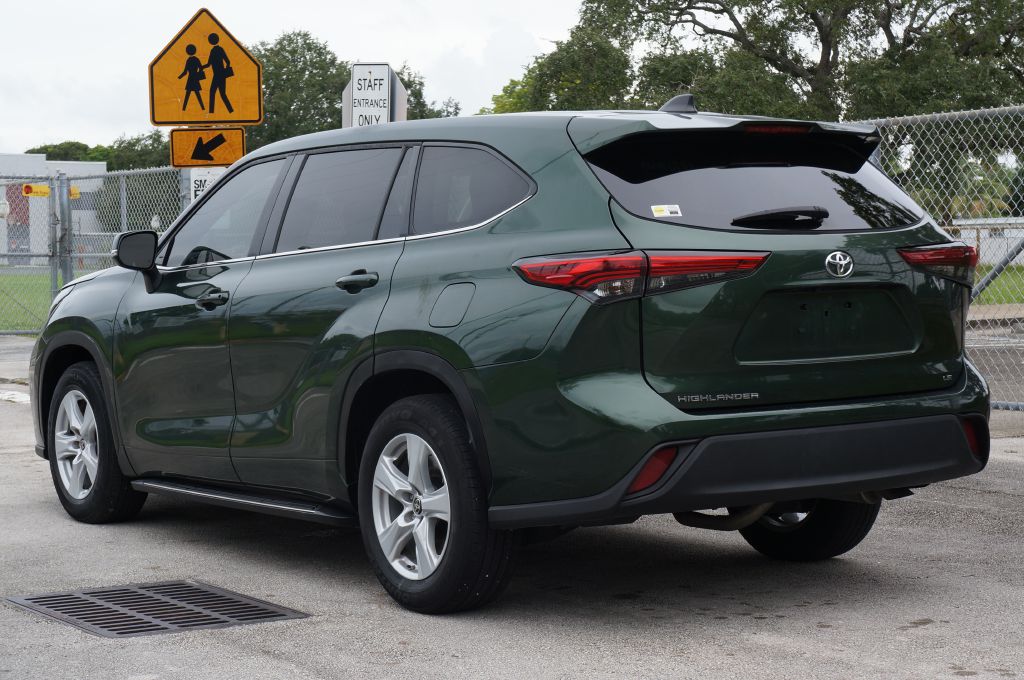 Photo 8 of this TOYOTA HIGHLANDER LE