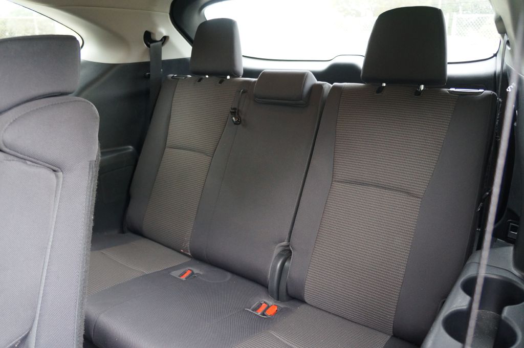 Photo 27 of this TOYOTA HIGHLANDER LE