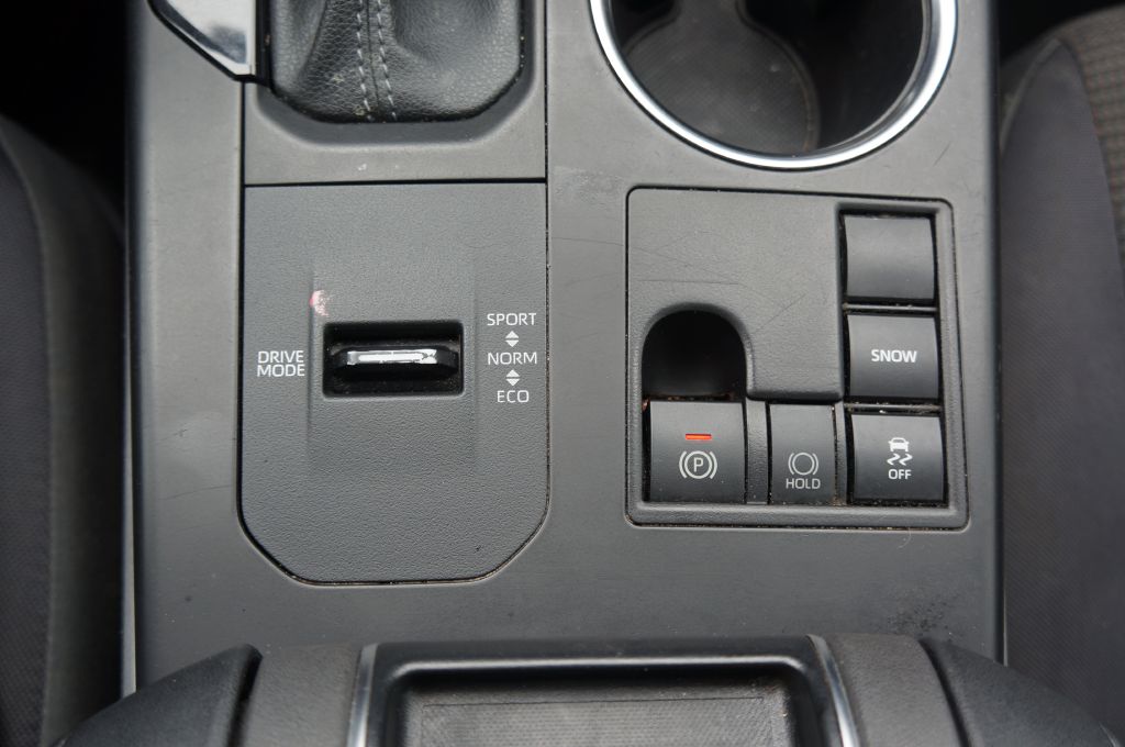 Photo 35 of this TOYOTA HIGHLANDER LE