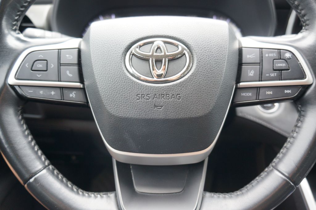 Photo 38 of this TOYOTA HIGHLANDER LE