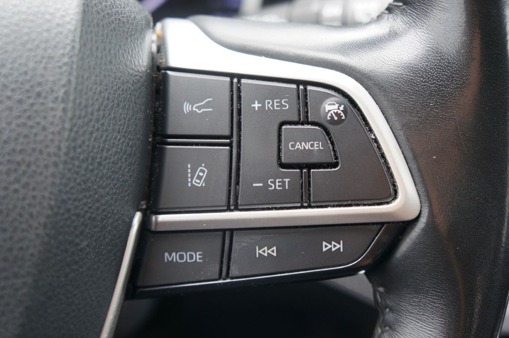 Photo 37 of this TOYOTA HIGHLANDER LE