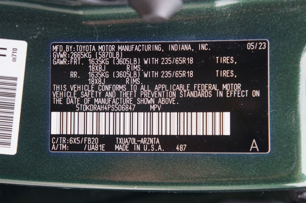 Photo 40 of this TOYOTA HIGHLANDER LE