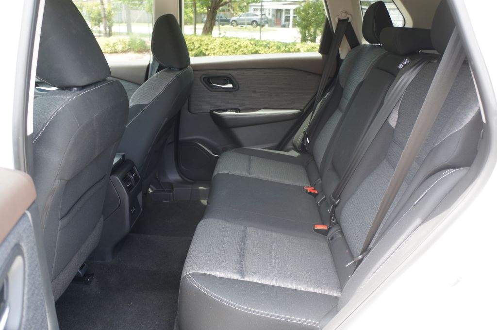 Photo 26 of this NISSAN ROGUE SV