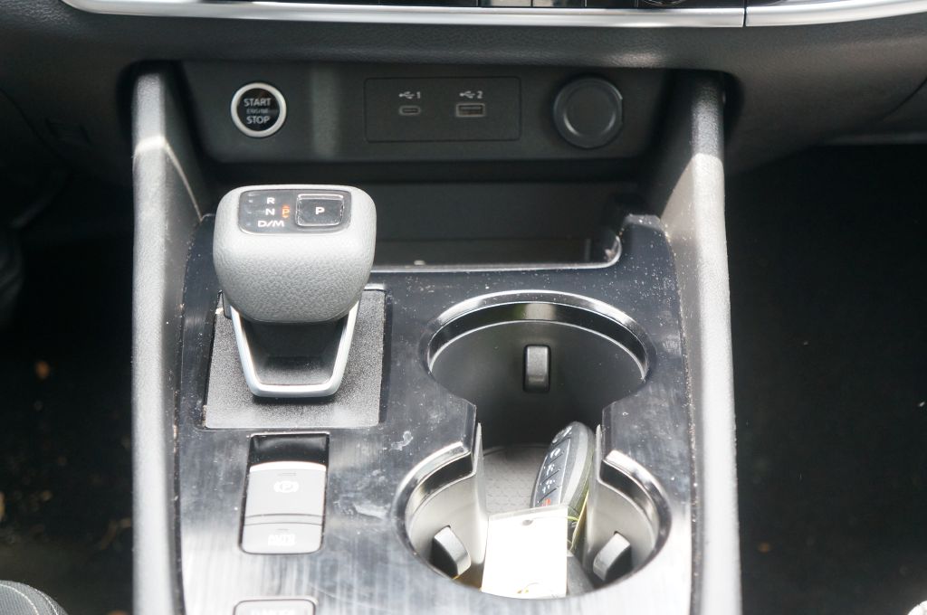 Photo 36 of this NISSAN ROGUE SV