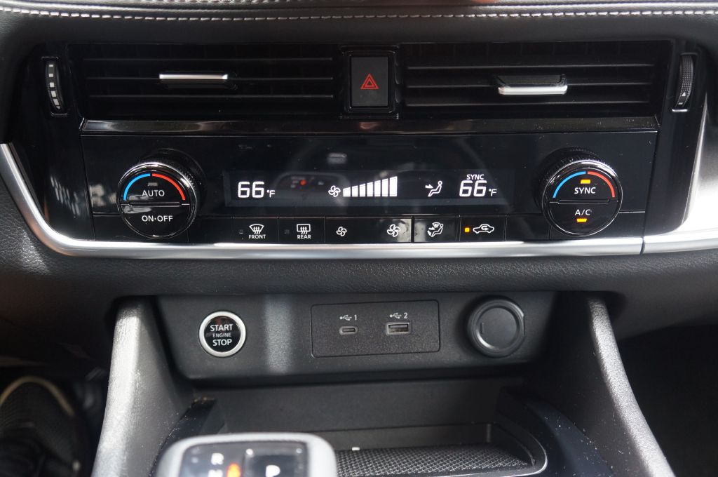 Photo 35 of this NISSAN ROGUE SV