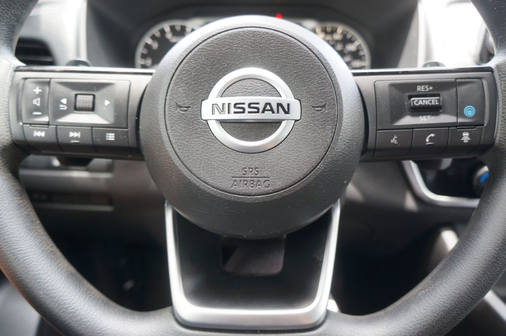 Photo 39 of this NISSAN ROGUE SV