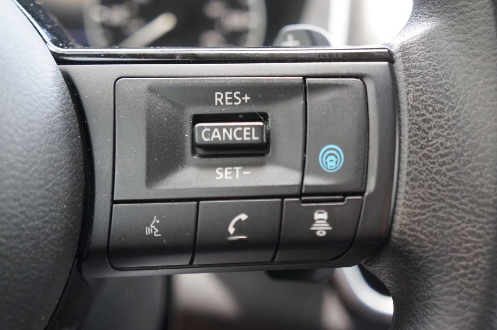 Photo 38 of this NISSAN ROGUE SV