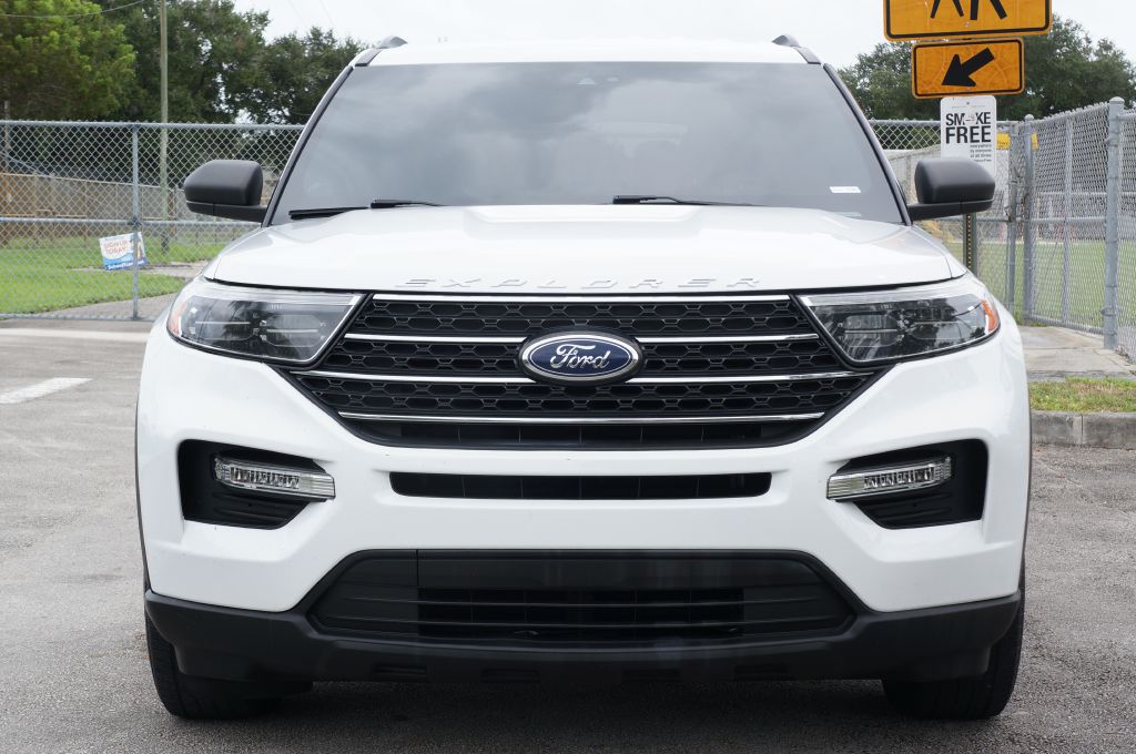 Photo 3 of this FORD EXPLORER