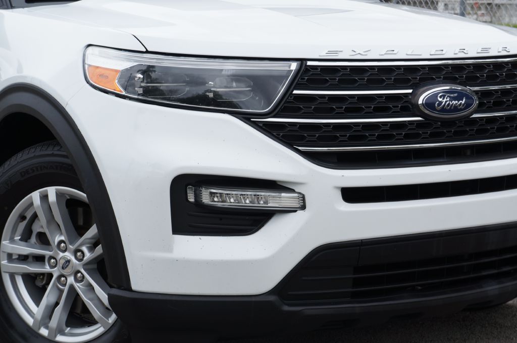 Photo 13 of this FORD EXPLORER