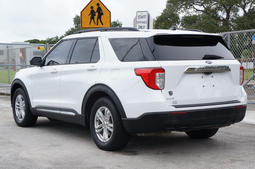 Photo 8 of this FORD EXPLORER