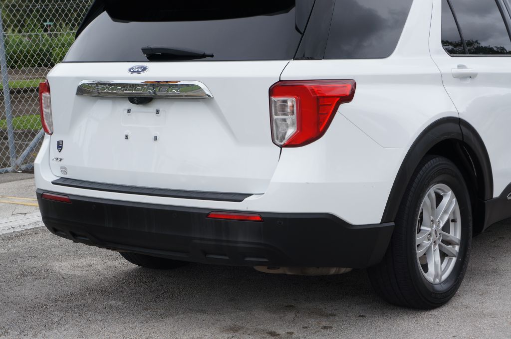 Photo 14 of this FORD EXPLORER
