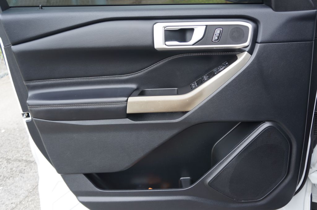 Photo 16 of this FORD EXPLORER