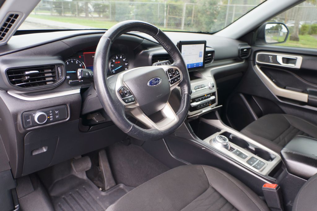 Photo 18 of this FORD EXPLORER