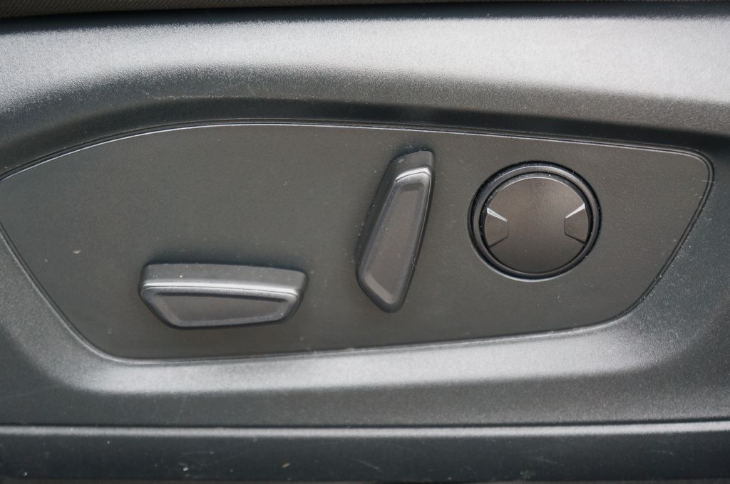 Photo 21 of this FORD EXPLORER
