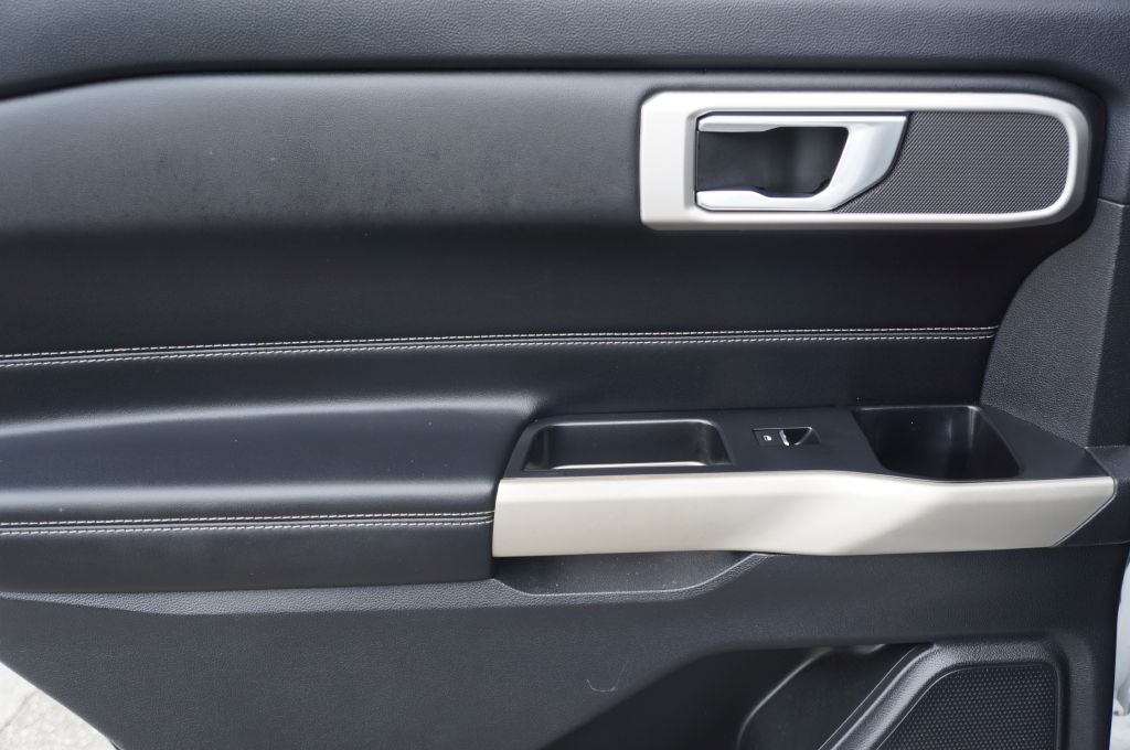 Photo 22 of this FORD EXPLORER