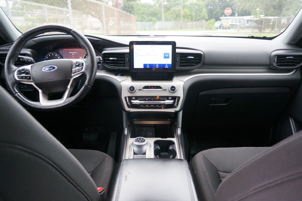Photo 26 of this FORD EXPLORER