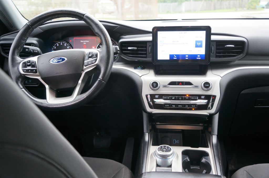 Photo 27 of this FORD EXPLORER