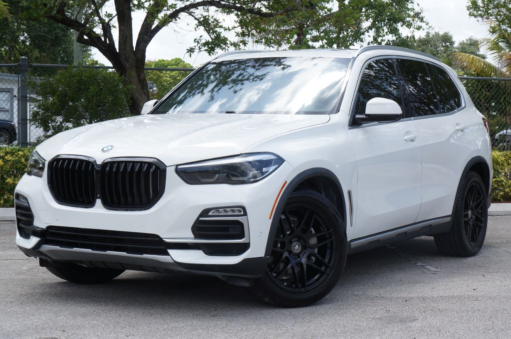 Photo 2 of this BMW X5 SDRIVE40I