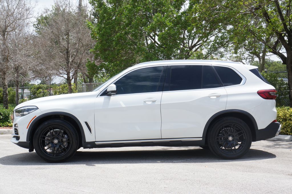Photo 4 of this BMW X5 SDRIVE40I