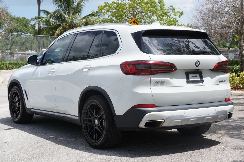 Photo 6 of this BMW X5 SDRIVE40I