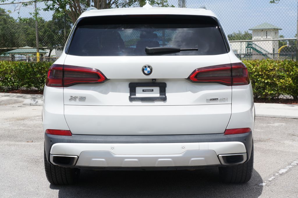 Photo 7 of this BMW X5 SDRIVE40I