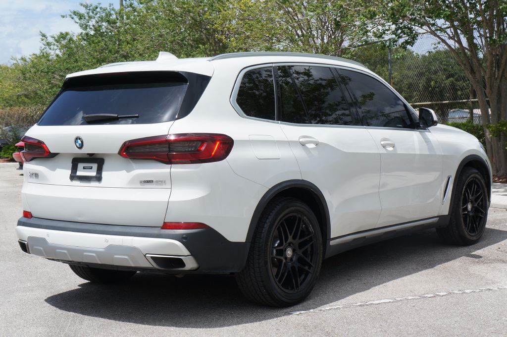 Photo 9 of this BMW X5 SDRIVE40I