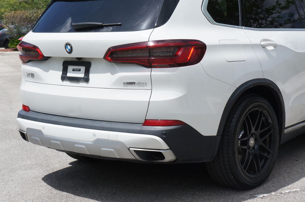 Photo 11 of this BMW X5 SDRIVE40I